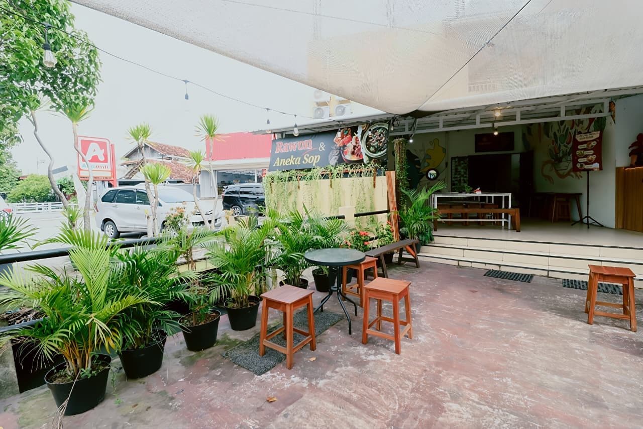 Teras hijau Kedai Safara