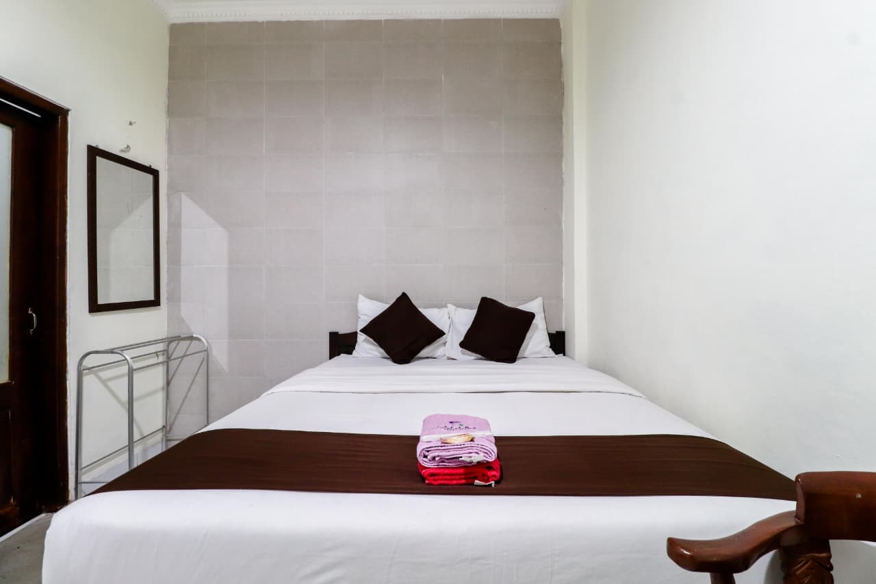 Kamar Standard Double Safara Hotel dengan tempat tidur double